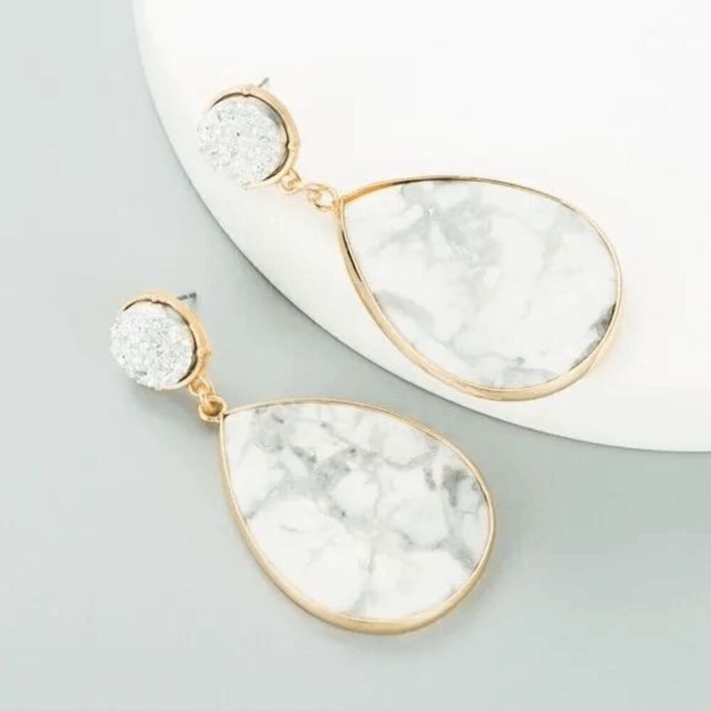 White Marble Ladies Fashionable Dangle Earrings